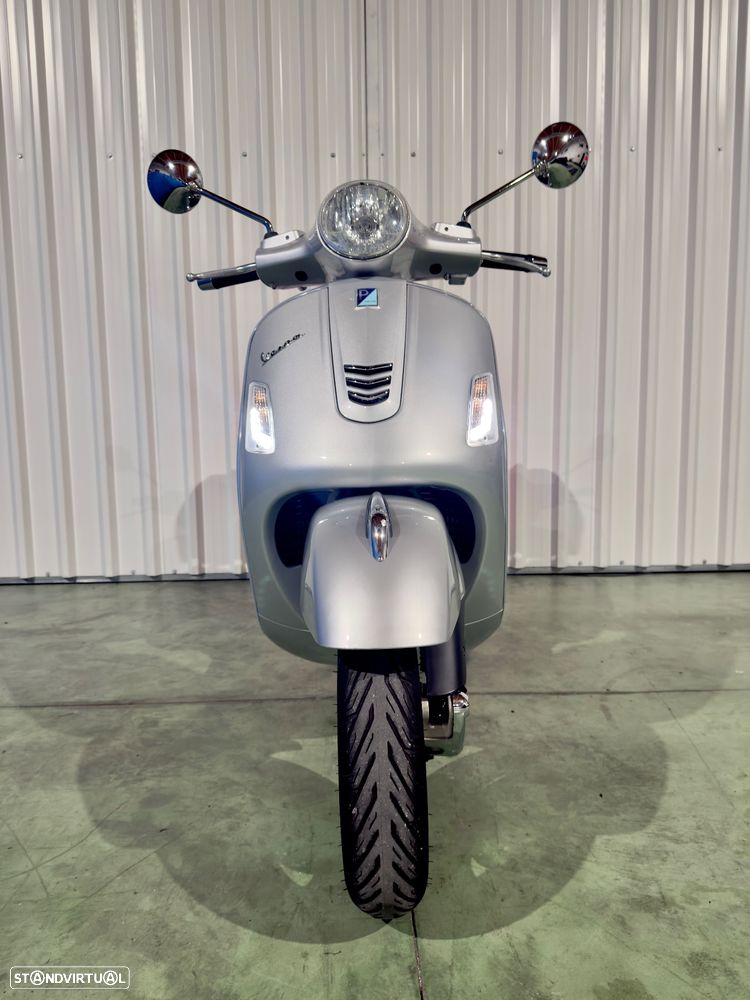 Vespa GTS Super 300 70 Anos - 4