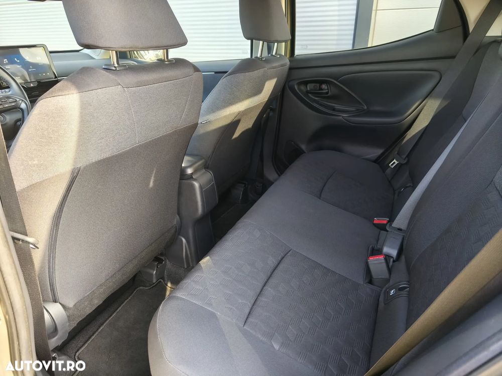 Toyota Yaris 1.5 VVT-i HSD Dynamic Bi-tone - 10