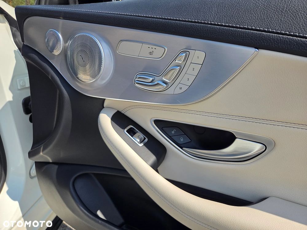 Mercedes-Benz Klasa C 43 AMG 4MATIC - 25