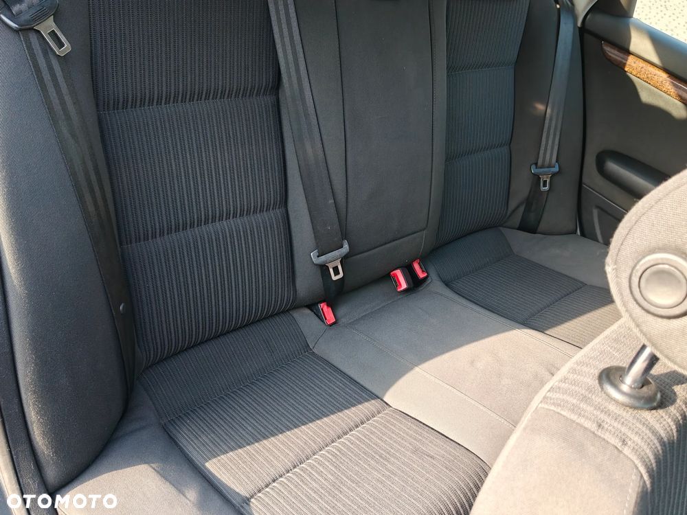 Audi A4 Limousine 2.0 TDI DPF - 17