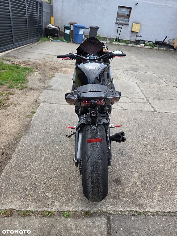 Suzuki GSX-R - 6