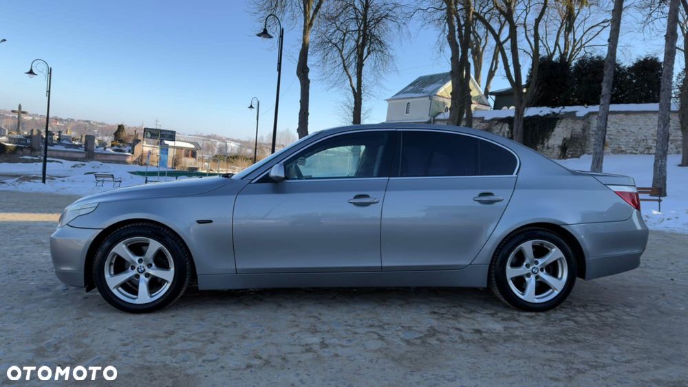 BMW Seria 5 520i - 25
