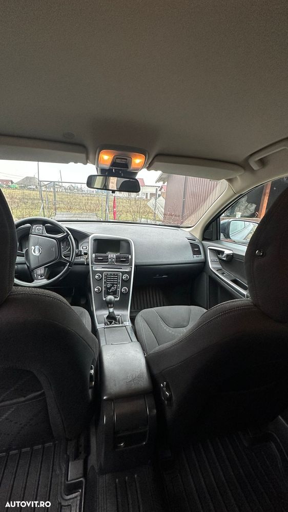 Volvo XC 60 D3 Momentum - 9