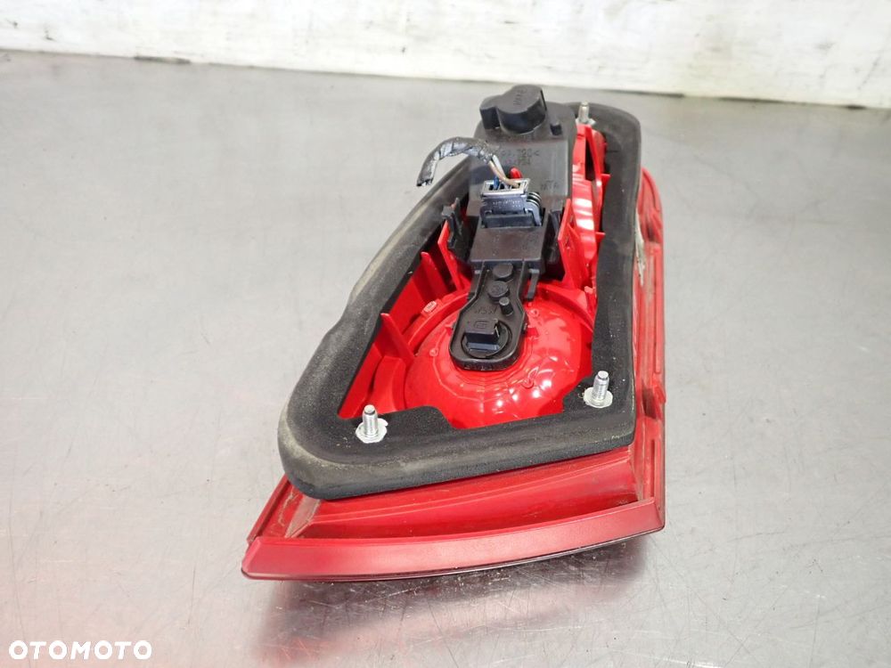 LAMPA PRAWA TYLNA KLAPA SEAT LEON II - 7