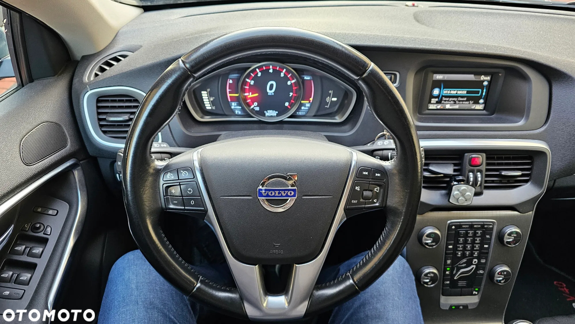 Volvo V40 T3 Momentum - 9