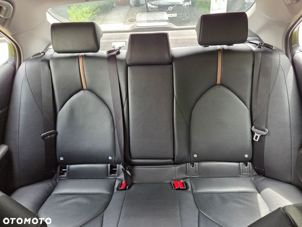 Toyota Camry 2.5 Hybrid Comfort CVT - 23