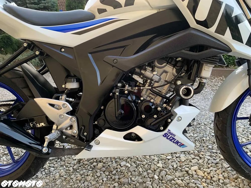 Suzuki GSX - 34