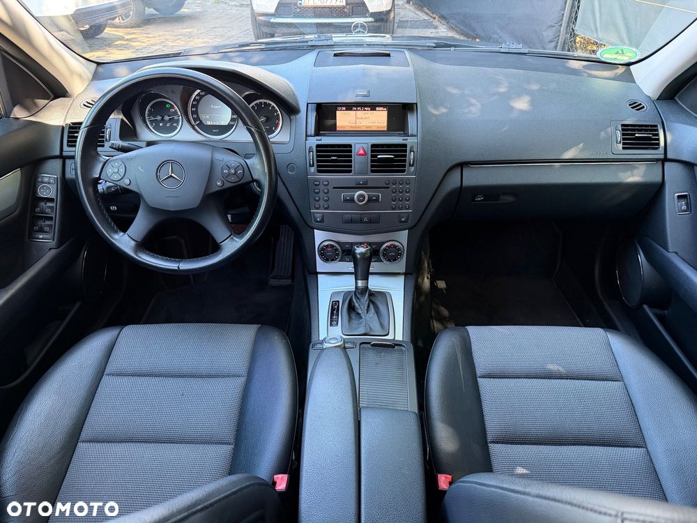 Mercedes-Benz Klasa C 250 CGI Automatik BlueEFFICIENCY Avantgarde - 29
