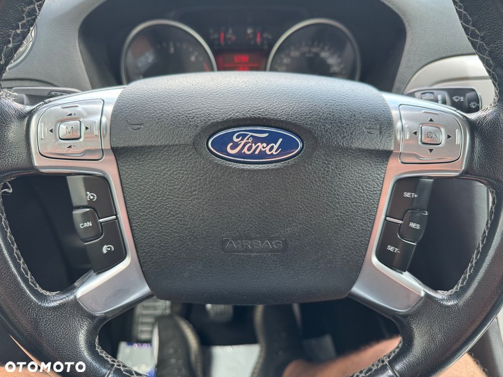 Ford Galaxy - 14