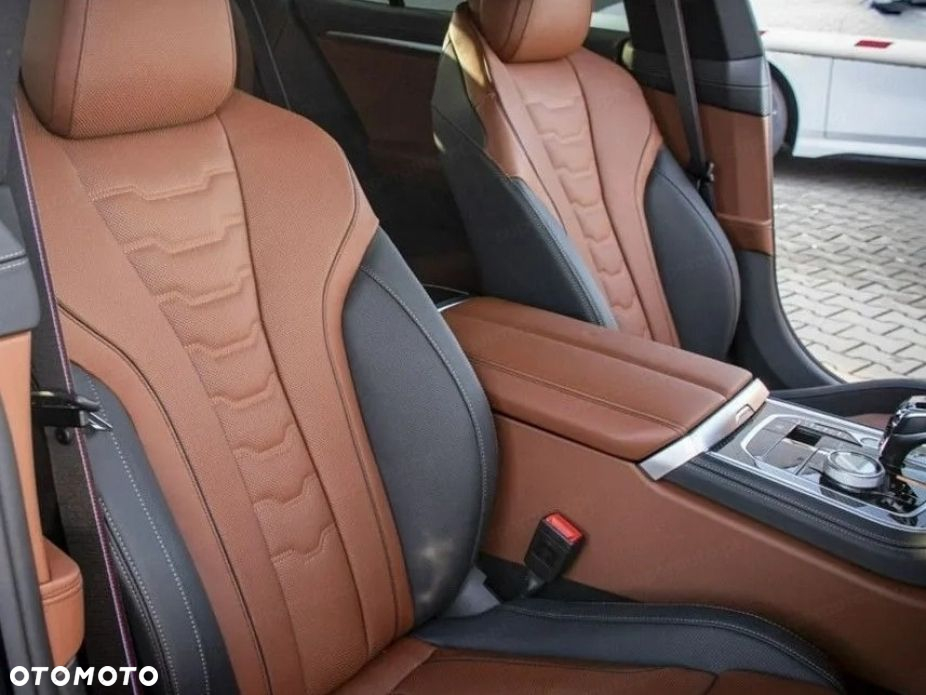 BMW Seria 8 840i xDrive - 15