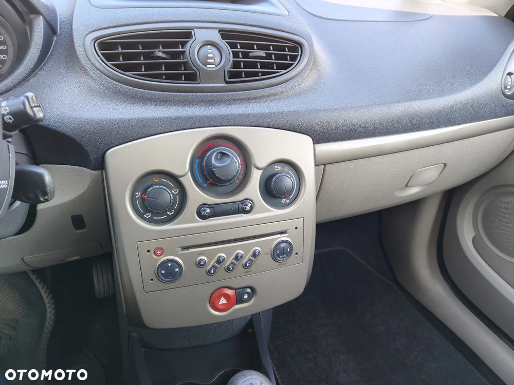 Renault Clio - 10