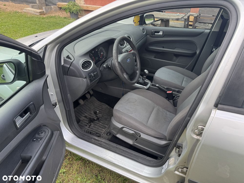 Ford Focus 1.6 TDCi DPF Ambiente - 11