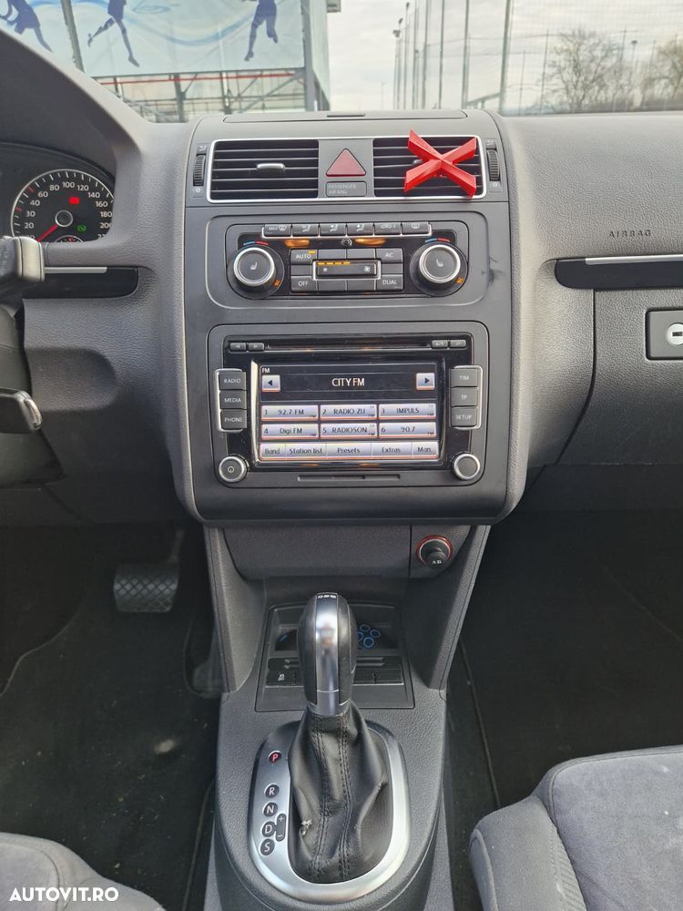 Volkswagen Touran 2.0 TDI DPF DSG Highline - 18