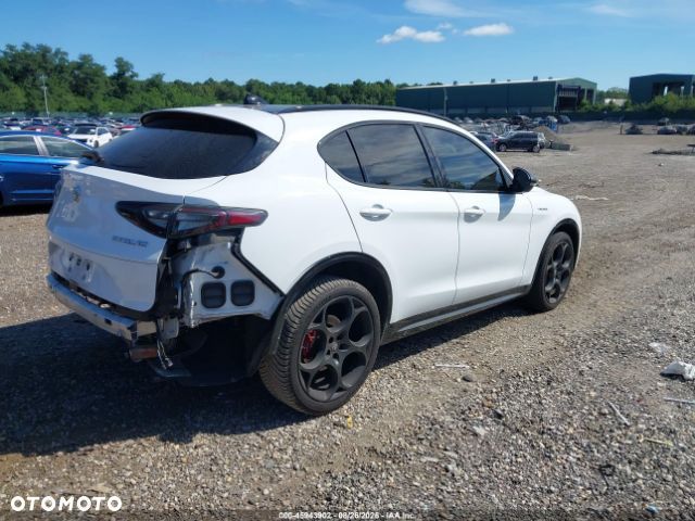 Alfa Romeo Stelvio 2.0 Turbo 16V AT8-Q4 Veloce - 5