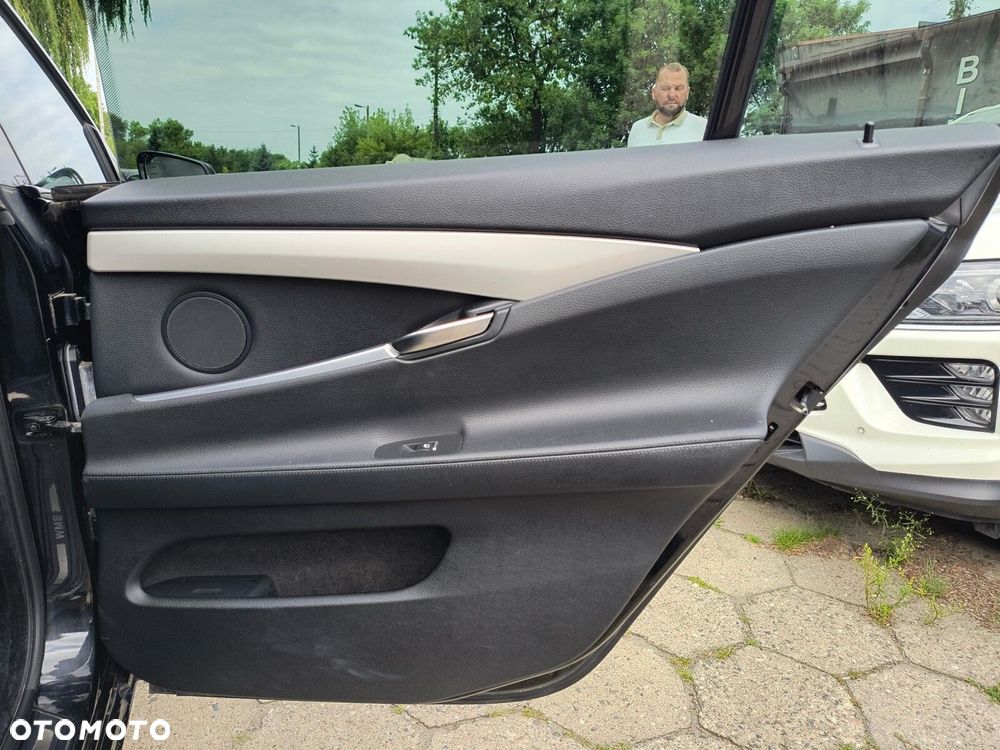 BMW 5GT - 12