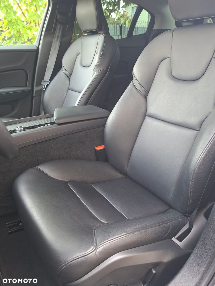 Volvo S60 B5 B AWD Plus Dark - 13