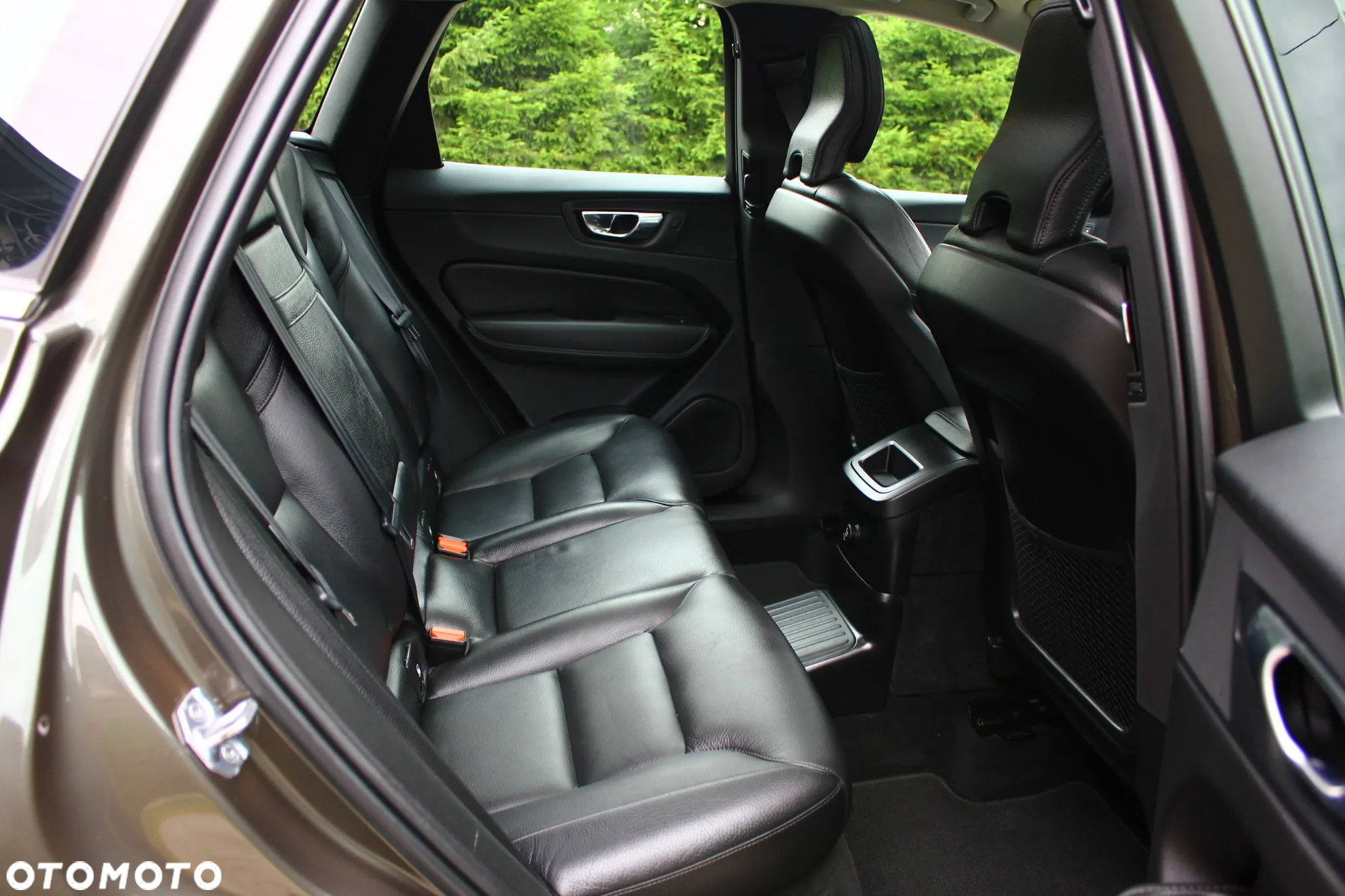 Volvo XC 60 T8 Twin Engine AWD Geartronic Momentum - 36