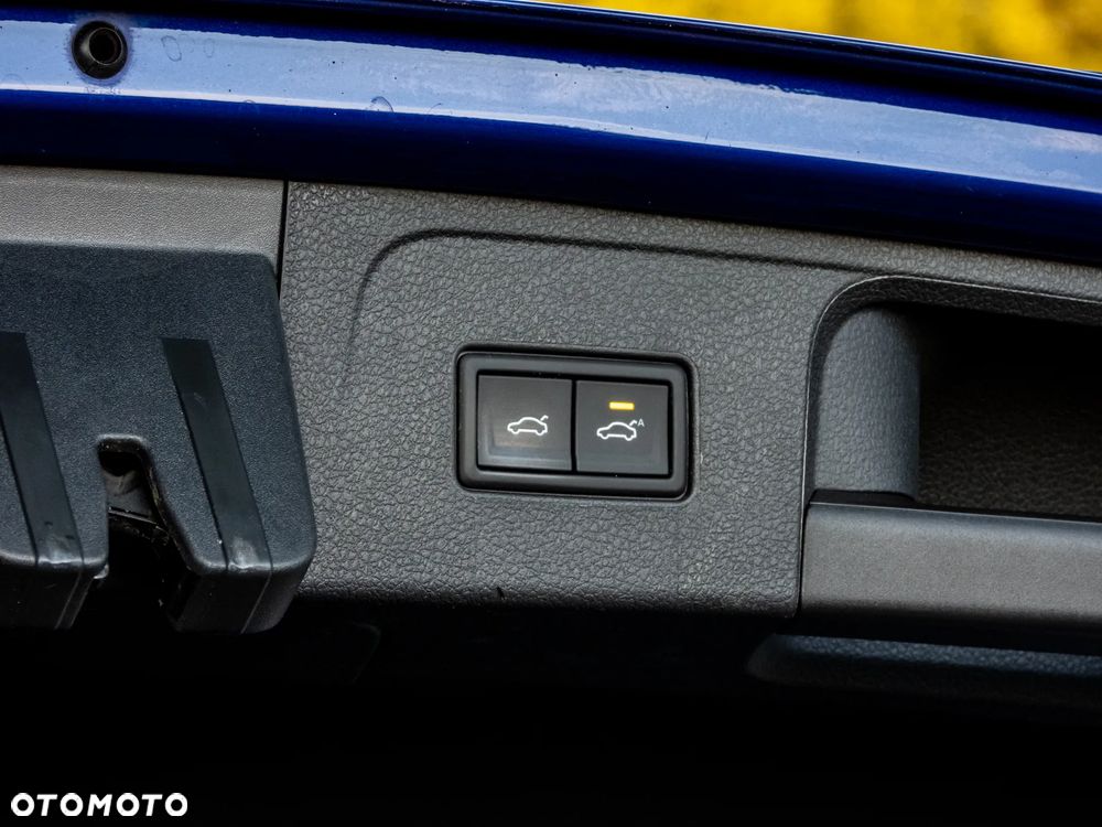 Volkswagen Passat Variant 2.0 TDI SCR DSG 4Motion Elegance - 14