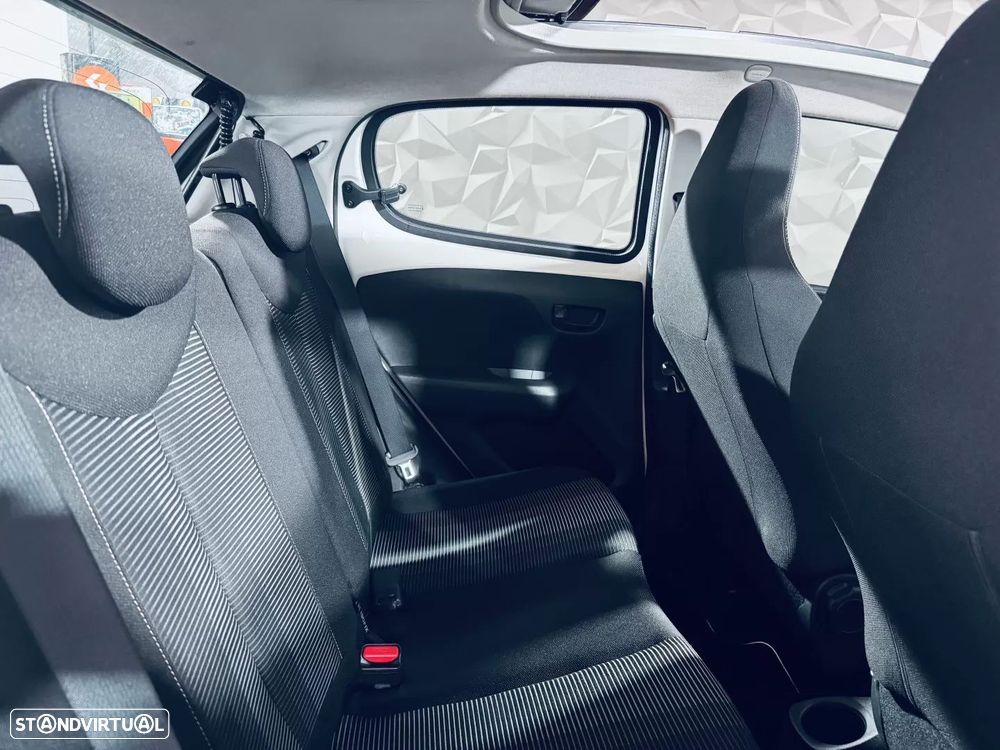 Peugeot 108 1.2 PureTech Top! Allure - 26
