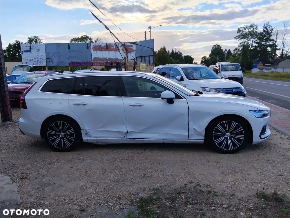 Volvo V60 T6 AWD Plug-In Hybrid Plus Dark - 19