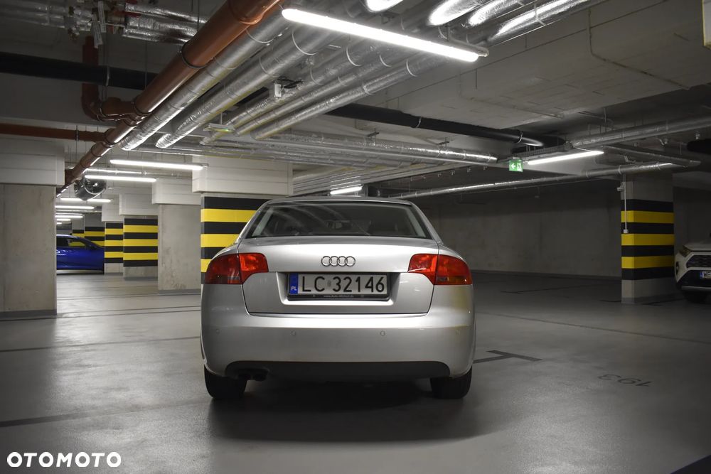 Audi A4 Limousine - 10