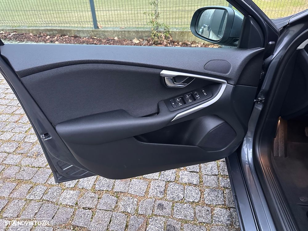 Volvo V40 D2 Momentum - 6