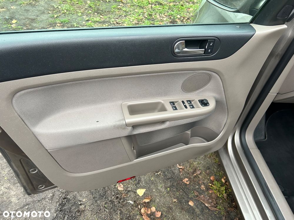 Volkswagen Golf Plus 1.6 TDI BlueMot Comfortline DSG - 13