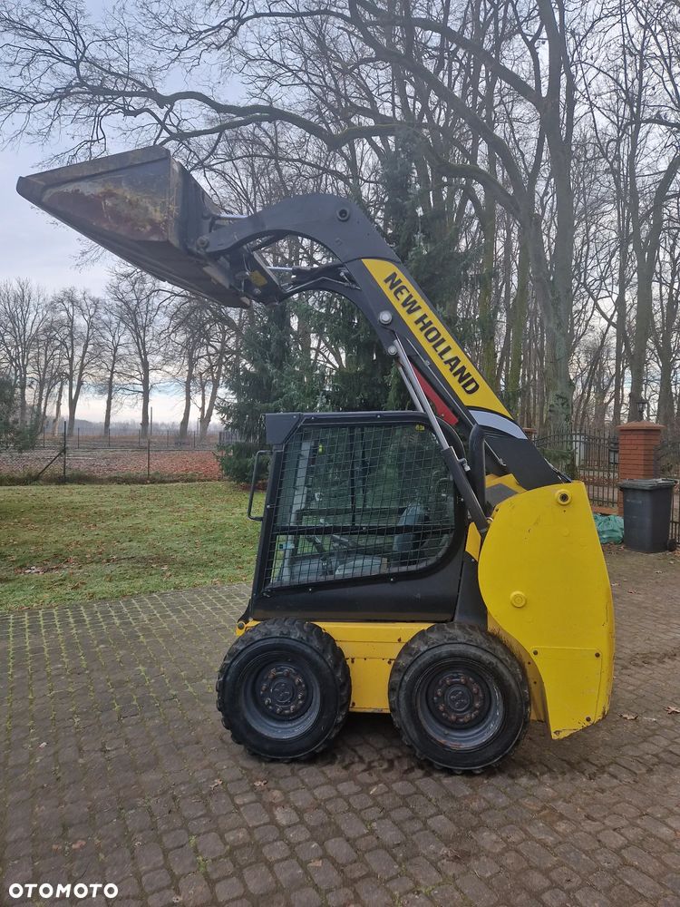 New Holland L216 - 8