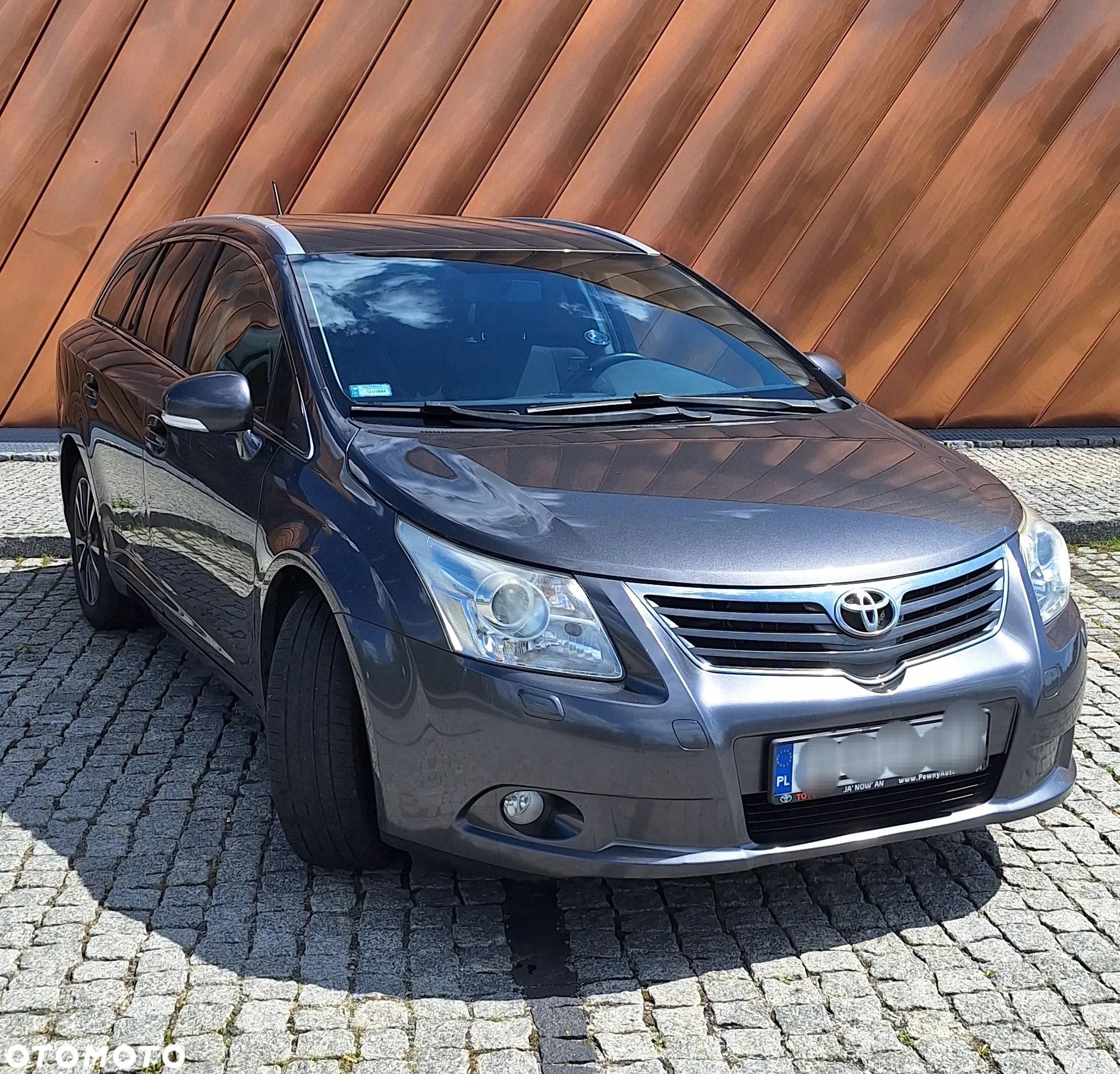 Toyota Avensis 2.0 D-4D Luna - 1