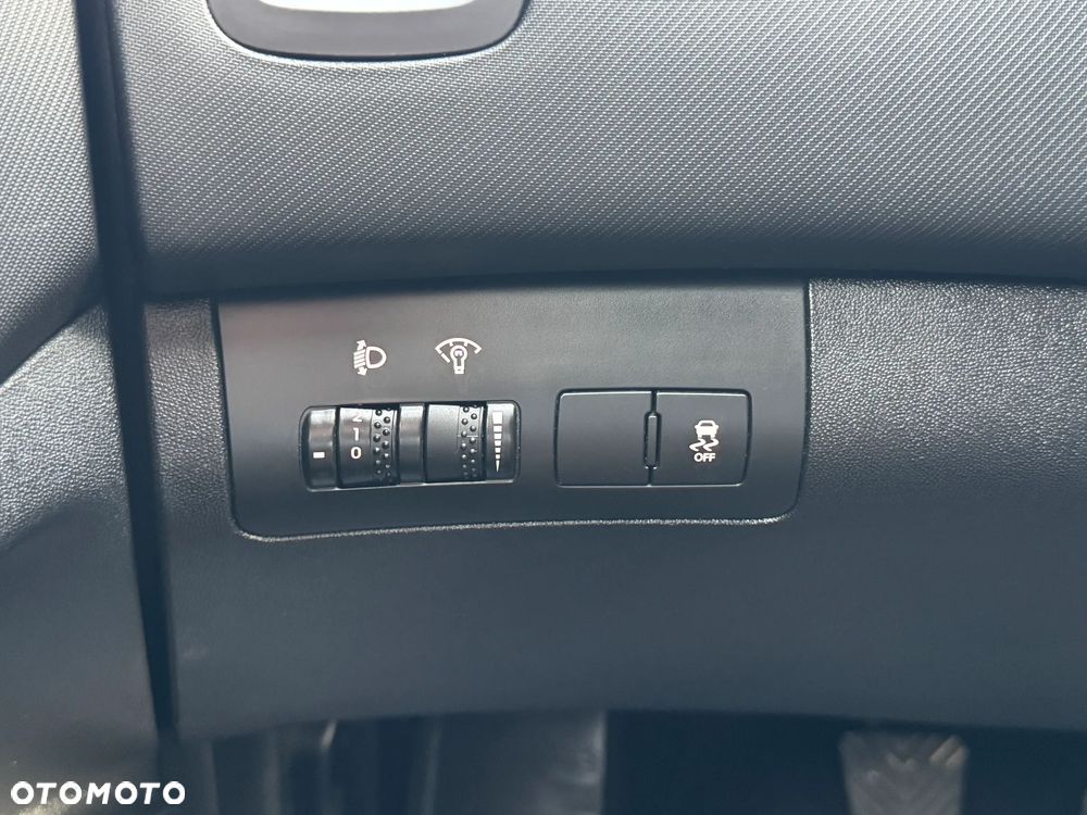 Kia Ceed 1.6 CVVT SW Dream-Team Edition - 25