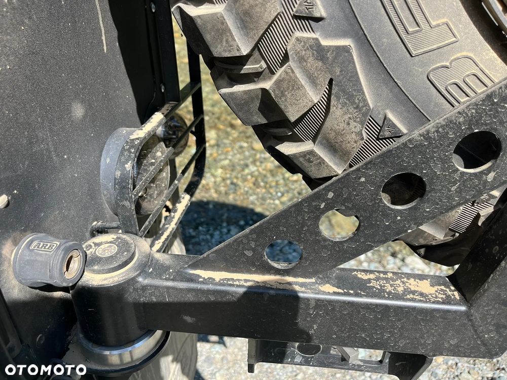 Land Rover Defender 90 2.4 TD4 S - 29