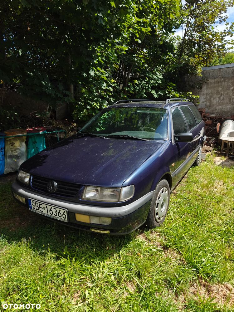 Volkswagen Passat - 1