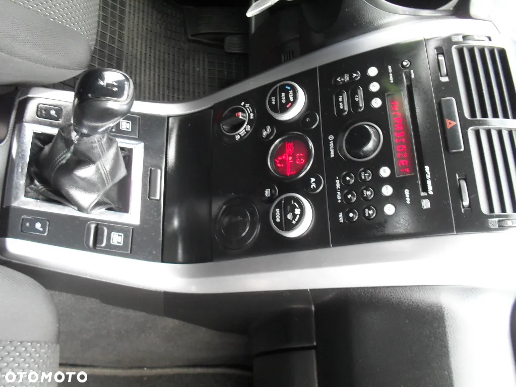 Suzuki Grand Vitara 2.0 - 30