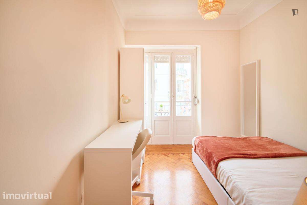 Quarto - localizado em Arroios Lisbon