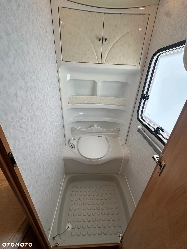 Hobby 460 UFE z markizą pompowaną i bagażnikiem rowerowym. - 38