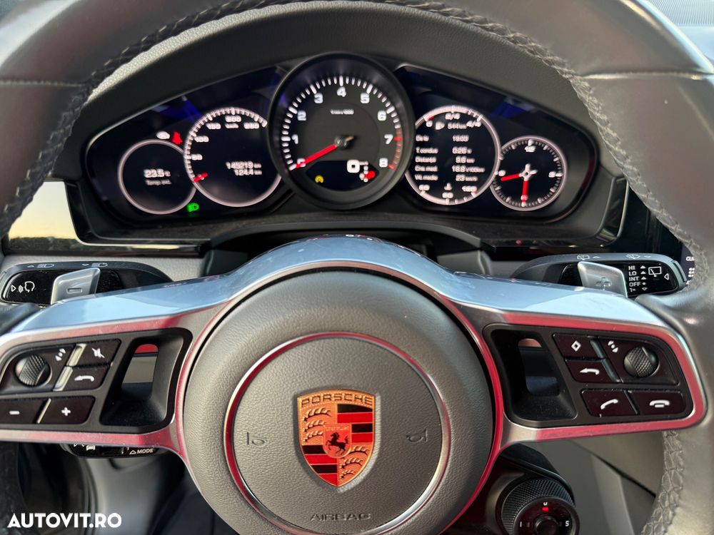 Porsche Cayenne - 18