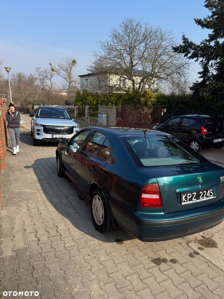 Skoda Octavia 1.6 GLX - 4