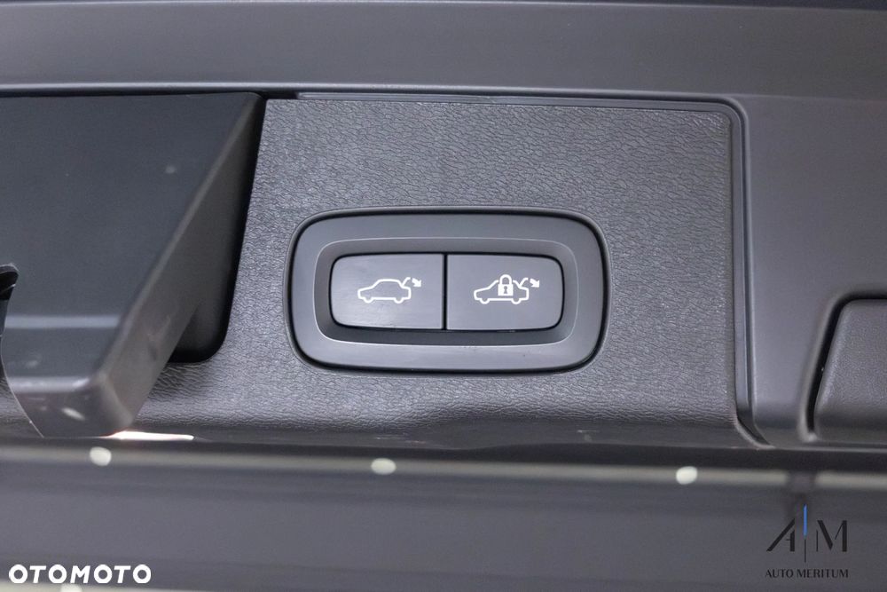 Volvo XC 60 B4 D AWD Plus Bright - 33