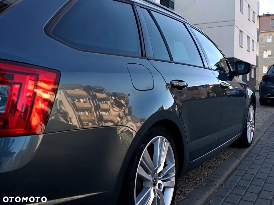 Skoda Octavia 2.0 TDI DSG RS - 18