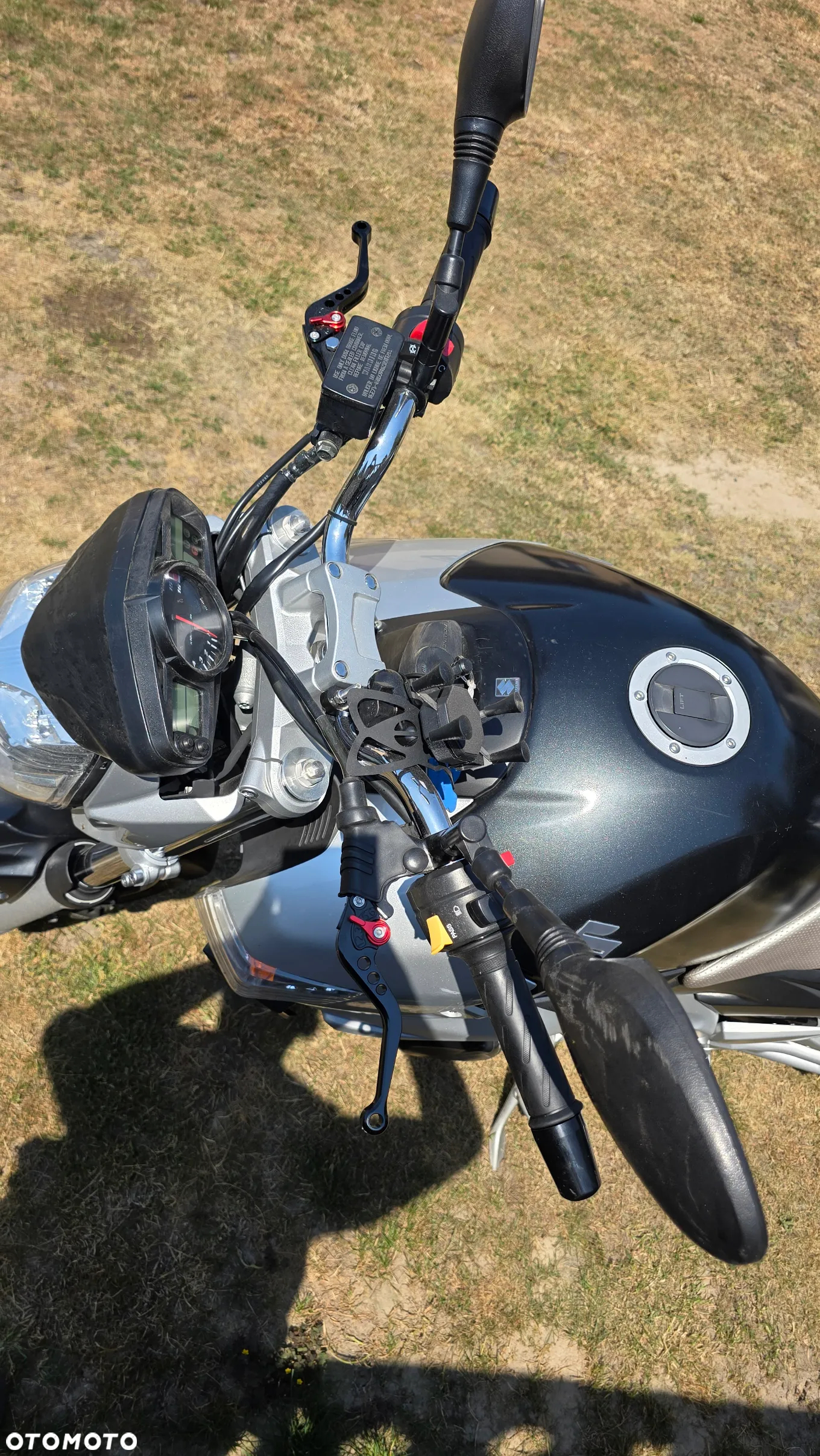 Suzuki GSR - 12