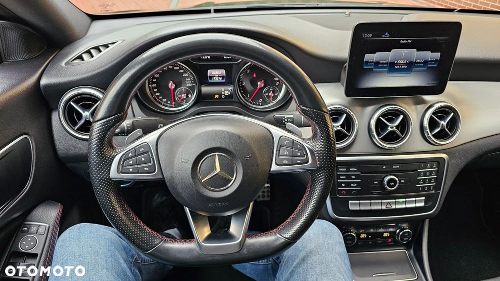 Mercedes-Benz CLA 200 d 4Matic 7G-DCT AMG Line - 37