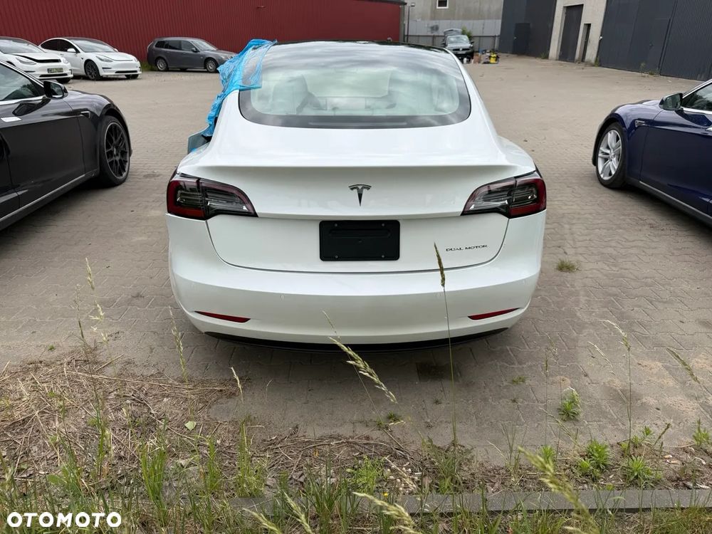 Tesla Model 3 - 5