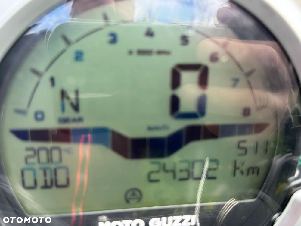 Moto Guzzi V7 - 25