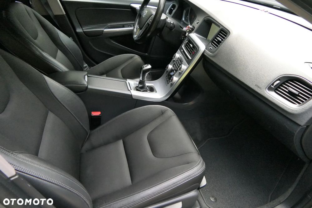 Volvo S60 D3 Drive-E Momentum - 19