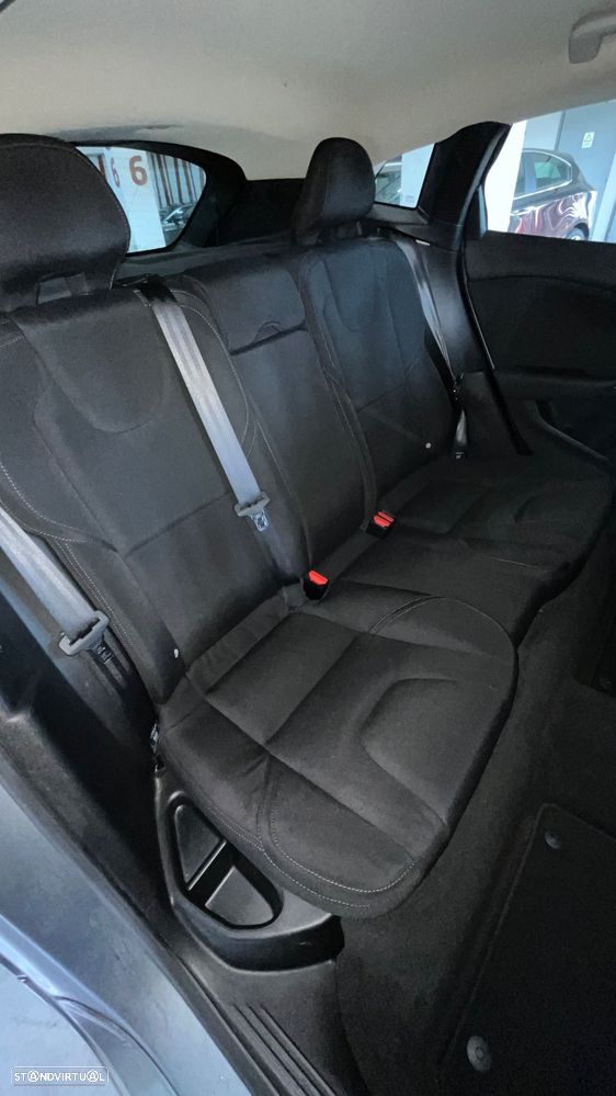 Volvo V40 D2 - 17