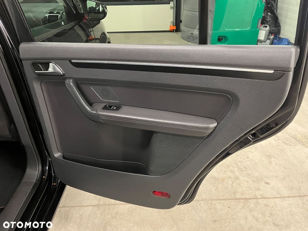 Volkswagen Touran 1.6 TDI DPF BlueMotion Technology Highline - 30