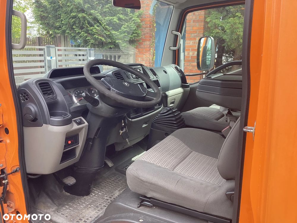 Renault Maxity - 2
