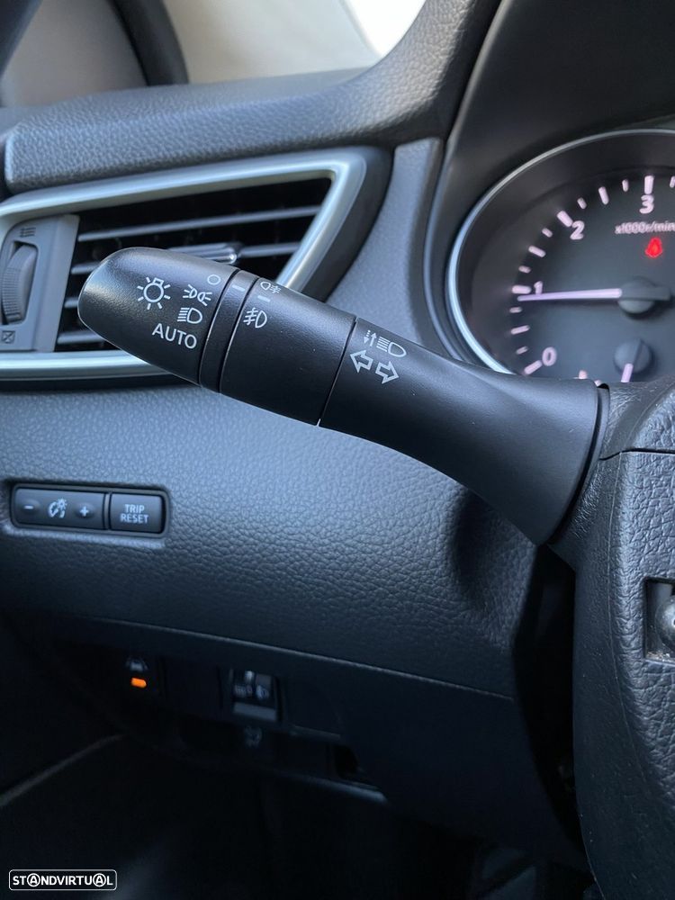 Nissan Qashqai 1.5 dCi N-Connecta 18 - 15
