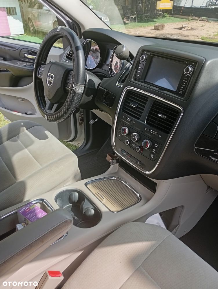 Dodge Grand Caravan - 14