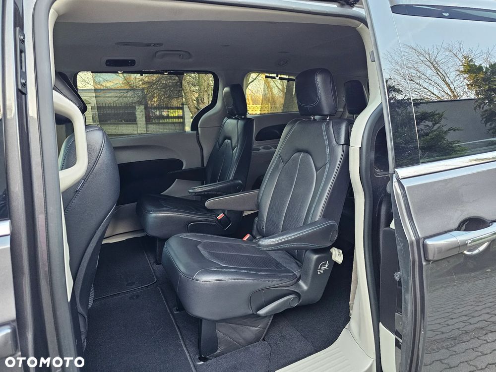 Chrysler Pacifica - 14